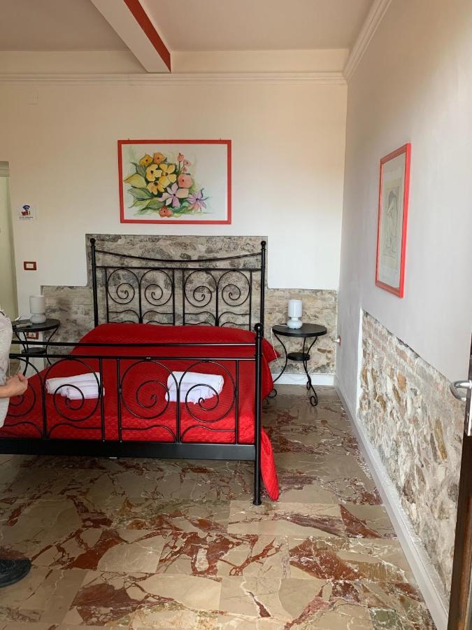 ויבו ואלנטיה מרינה B&B Villa Delle Rondini מראה חיצוני תמונה